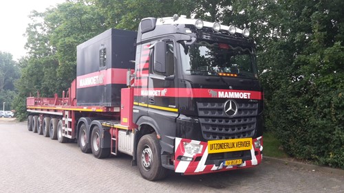 Mammoet MB Arocs 6x4 streamspace with 6 axle ballasttrailer-2