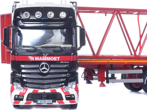 Mammoet MB Actros2 6x2 + 3 Axle Flatbed + Boom Kobelco-2
