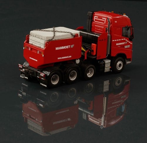 Mammoet Volvo FH4 with ballastbox + stelcon plates | Mammoet