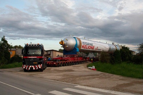 Mammoet MB Arocs with 72 axle lines K25 + turntables 