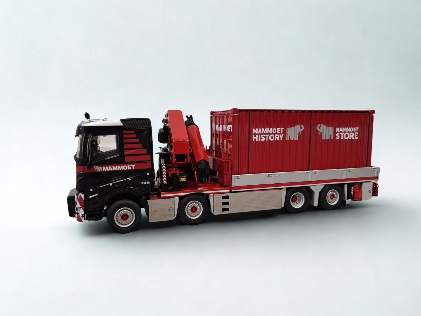 Mammoet Volvo FH05 8x2 + Palfinger load crane | Mammoet Collectible