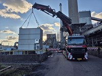 Mammoet Volvo FH05 + Palfinger load crane 