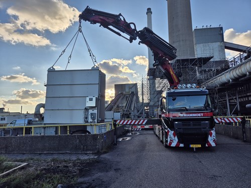 Mammoet Volvo FH05 + Palfinger load crane 